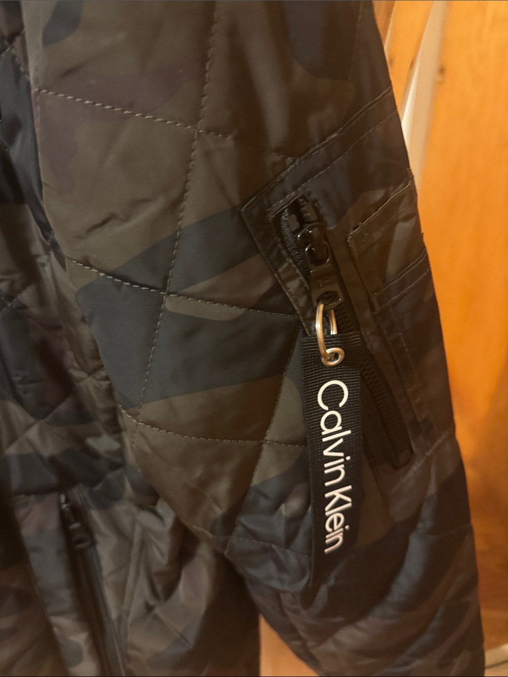Calvin Klein Men's Black & Olive Camo Quilted Bomber Jacket. - Picture 5 of 10